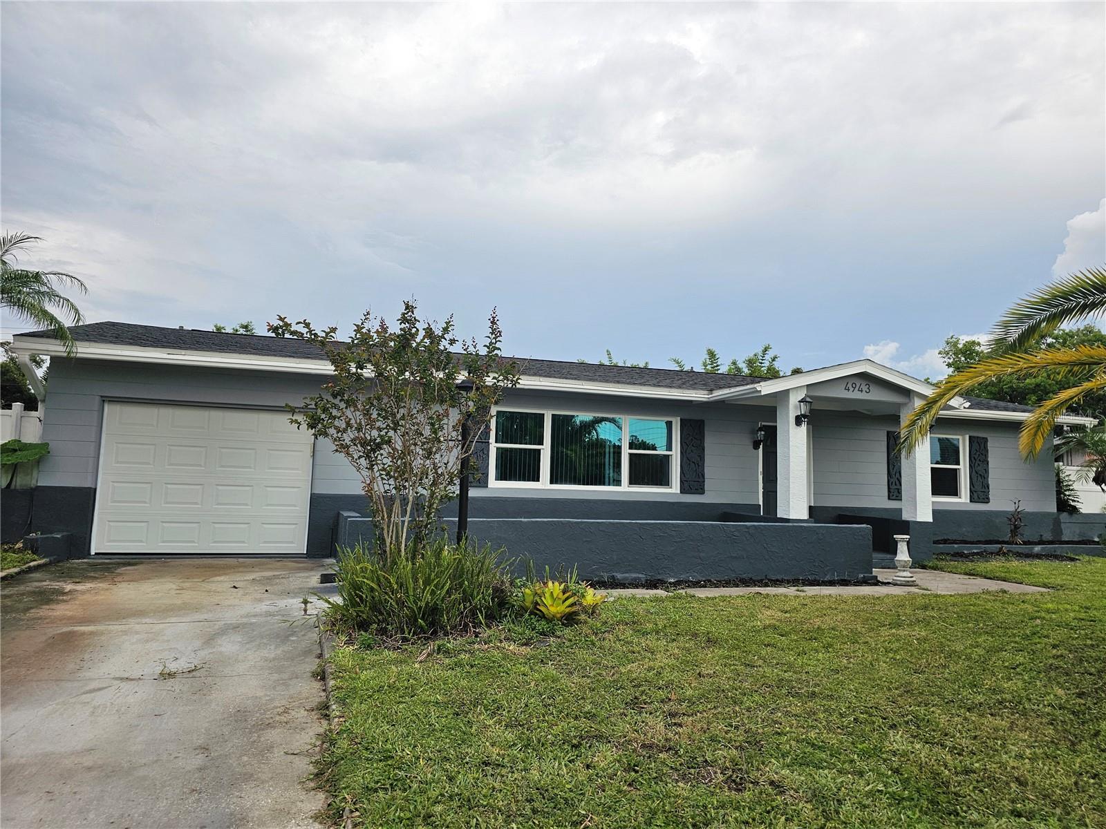 4943 LAKE CHARLES DR N, KENNETH CITY, FL, 33709