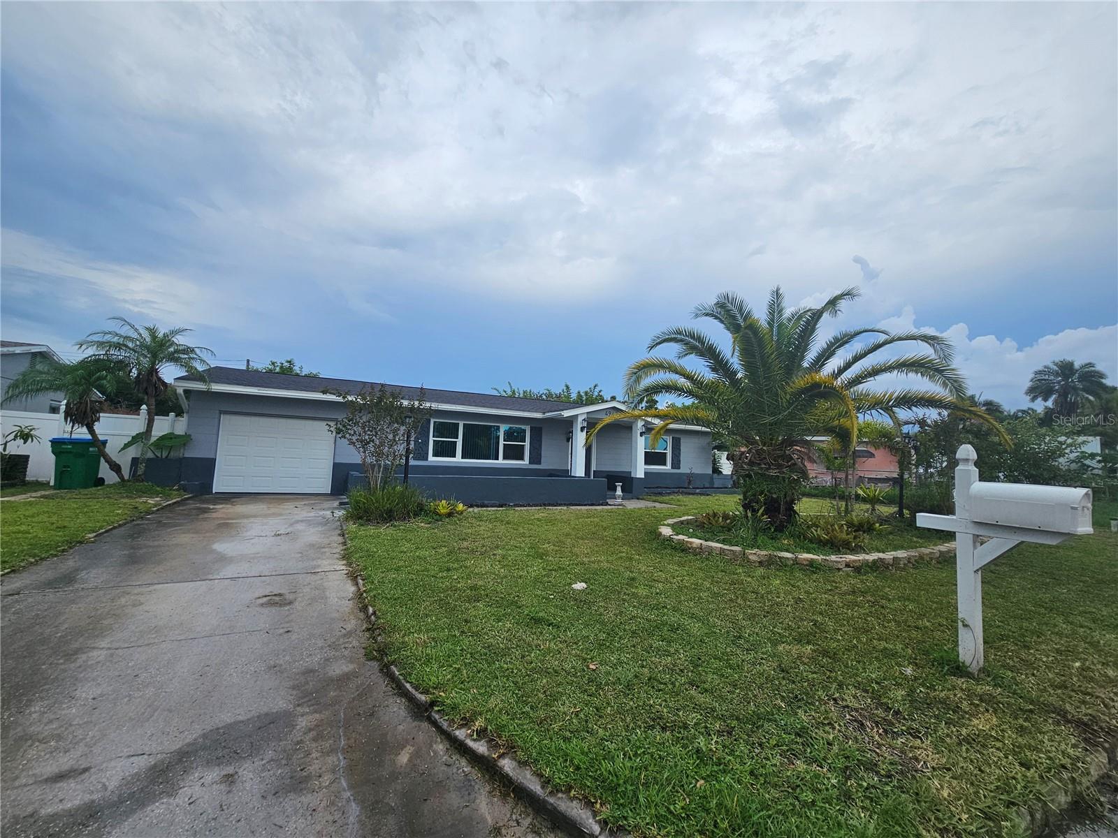 4943 LAKE CHARLES DR N, KENNETH CITY, FL, 33709