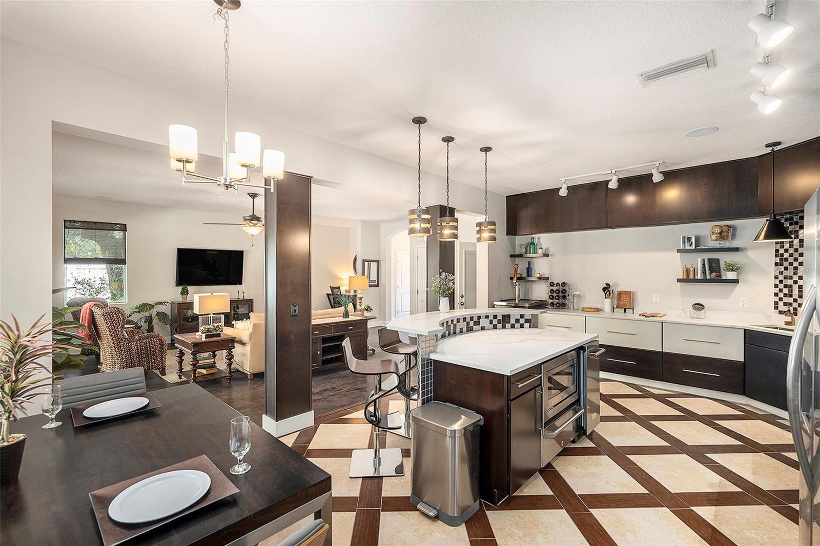 5701 S MACDILL AVE, TAMPA, FL, 33611