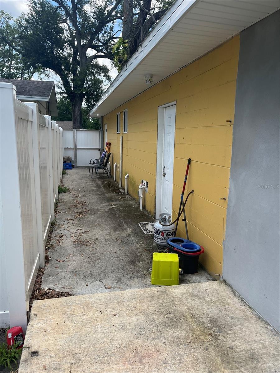 6816 N STERLING AVE, TAMPA, FL, 33614