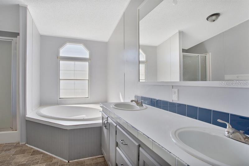 12190 NE 10TH AVE, TRENTON, FL, 32693