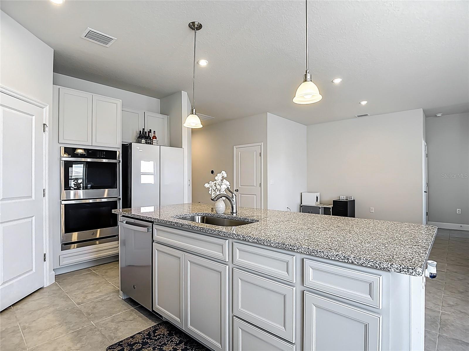 35428 CRESCENT CREEK DR, ZEPHYRHILLS, FL, 33541