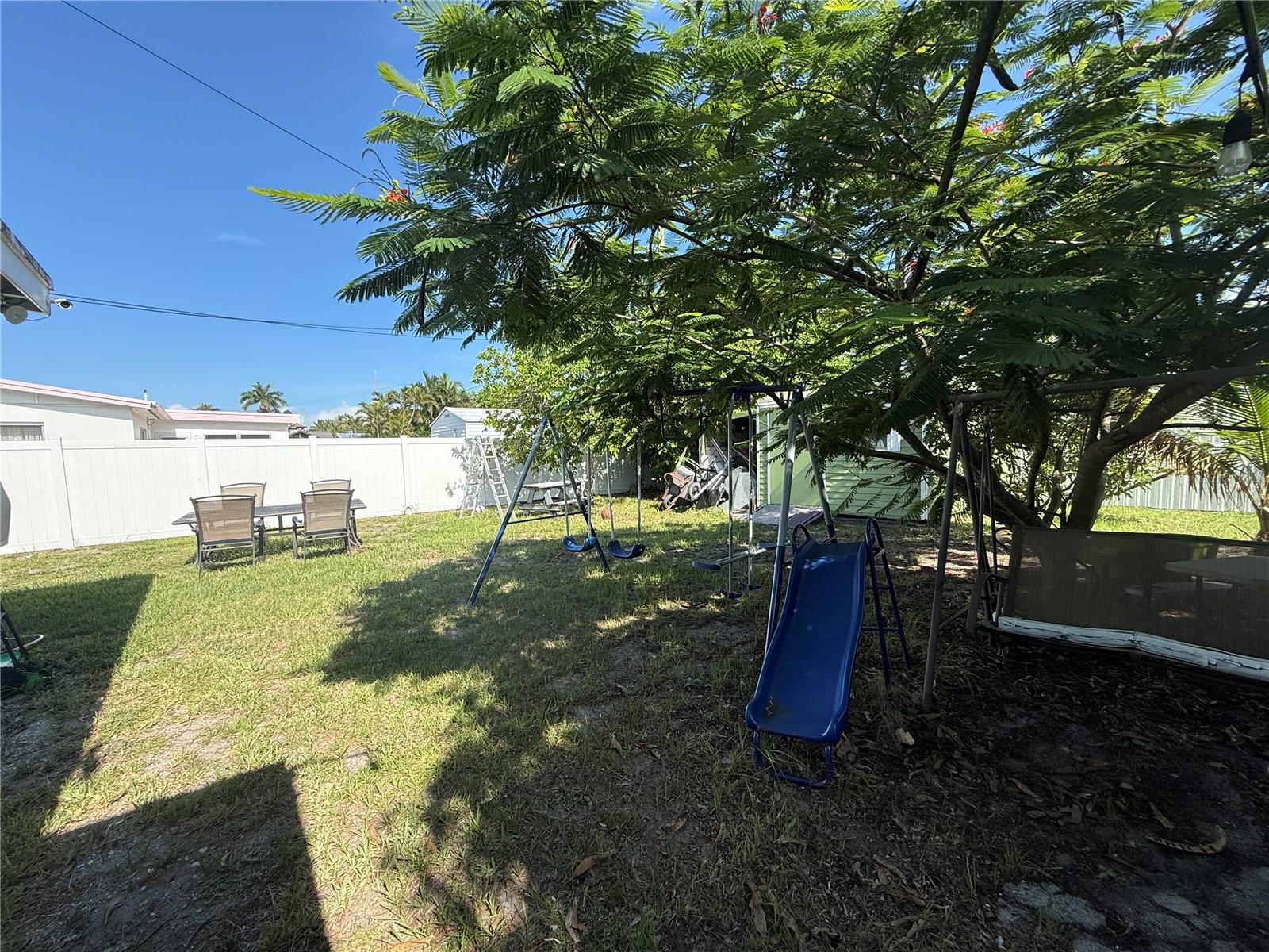 353 CAVALIER RD, PALM SPRINGS, FL, 33461