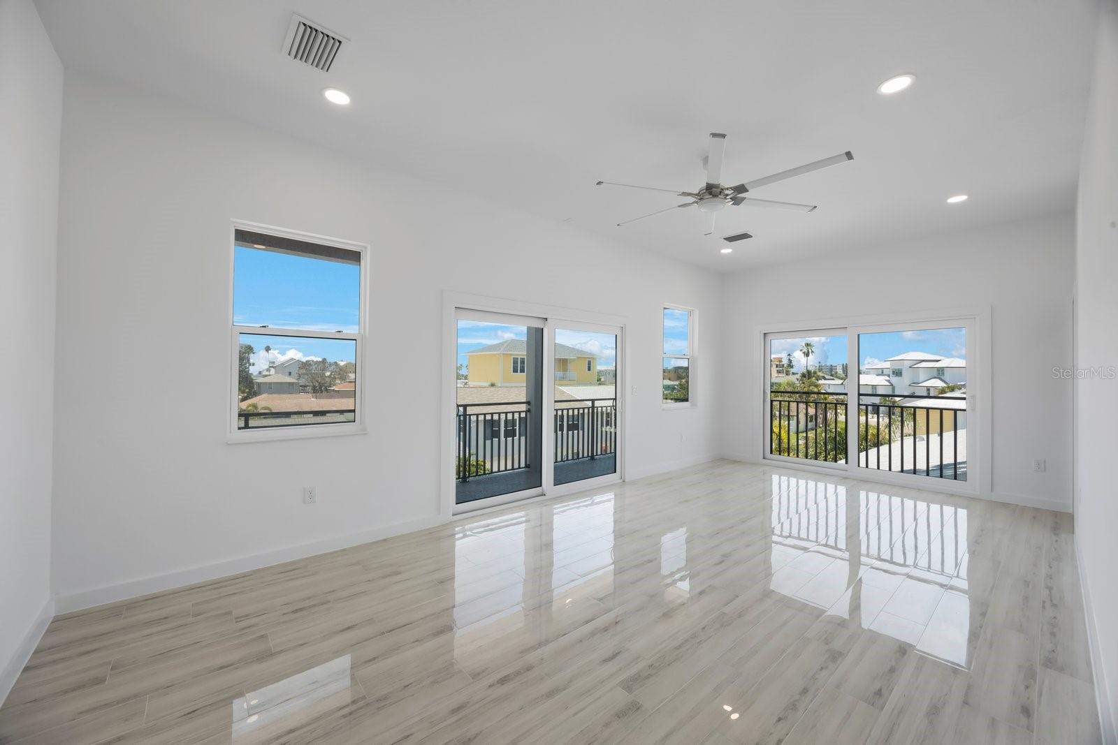 18077 3RD ST E, REDINGTON SHORES, FL, 33708