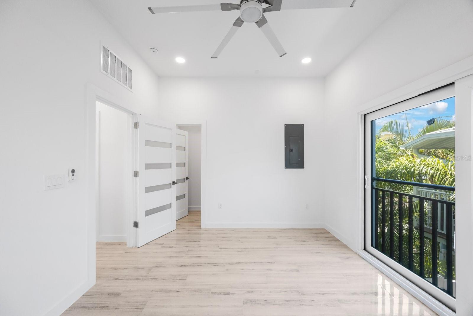 18077 3RD ST E, REDINGTON SHORES, FL, 33708