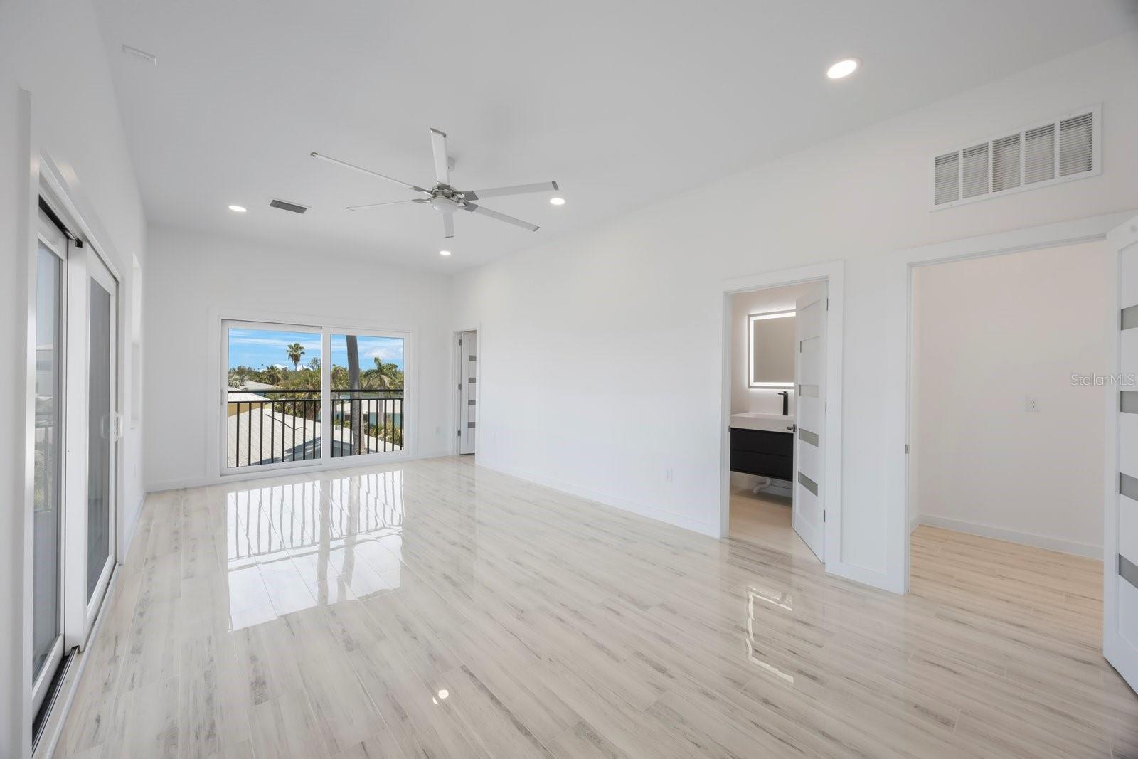 18077 3RD ST E, REDINGTON SHORES, FL, 33708