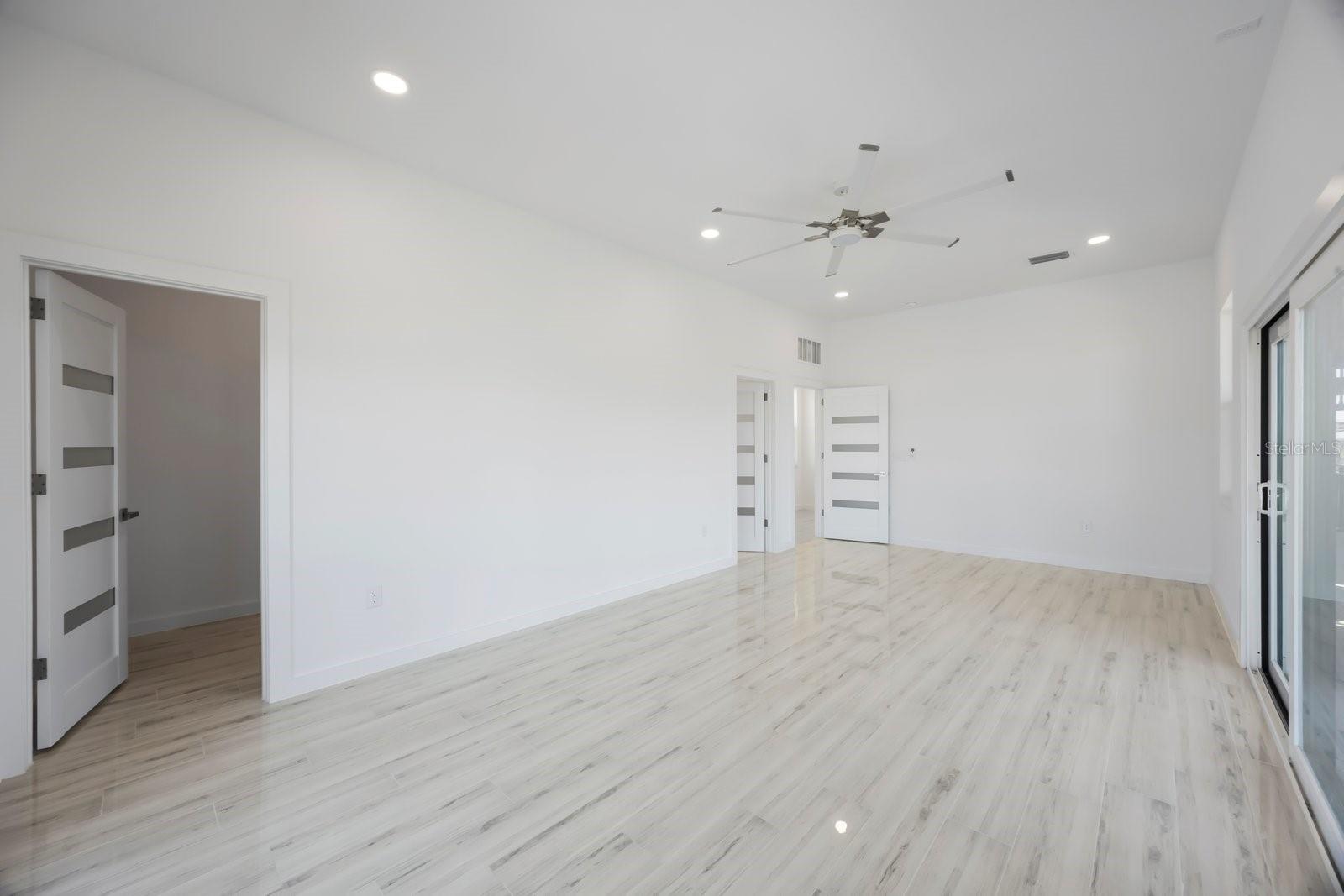 18077 3RD ST E, REDINGTON SHORES, FL, 33708