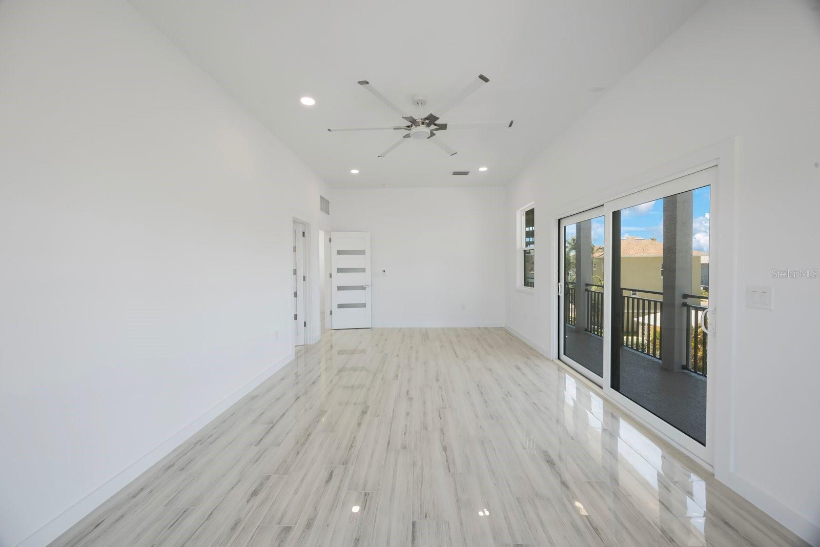 18077 3RD ST E, REDINGTON SHORES, FL, 33708