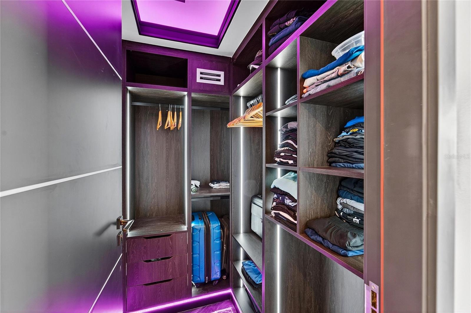 TB8406766 Property Photo