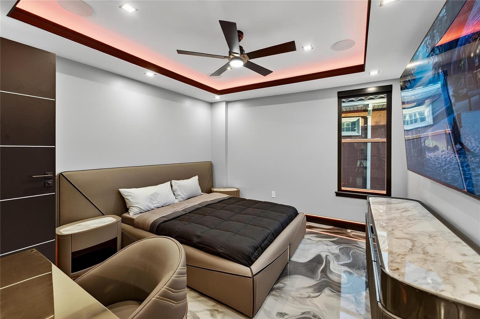 TB8406766 Property Photo