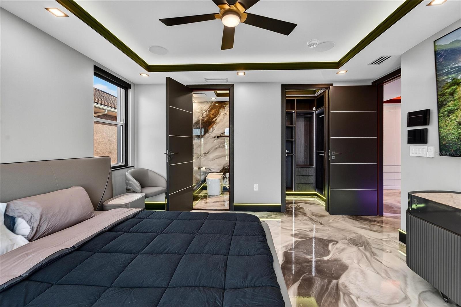 TB8406766 Property Photo