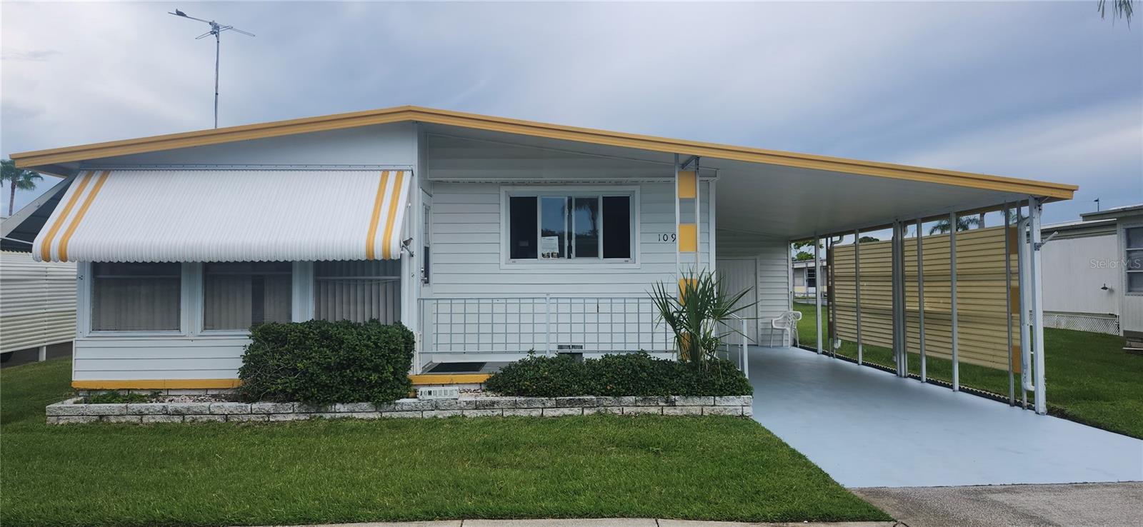 W7877266 Property Photo