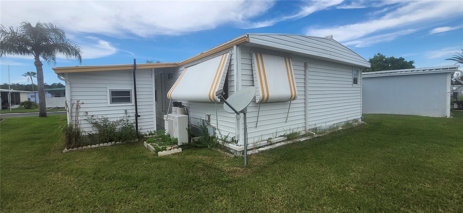 W7877266 Property Photo