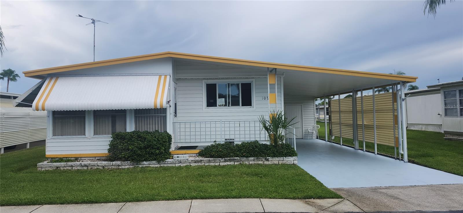 W7877266 Property Photo