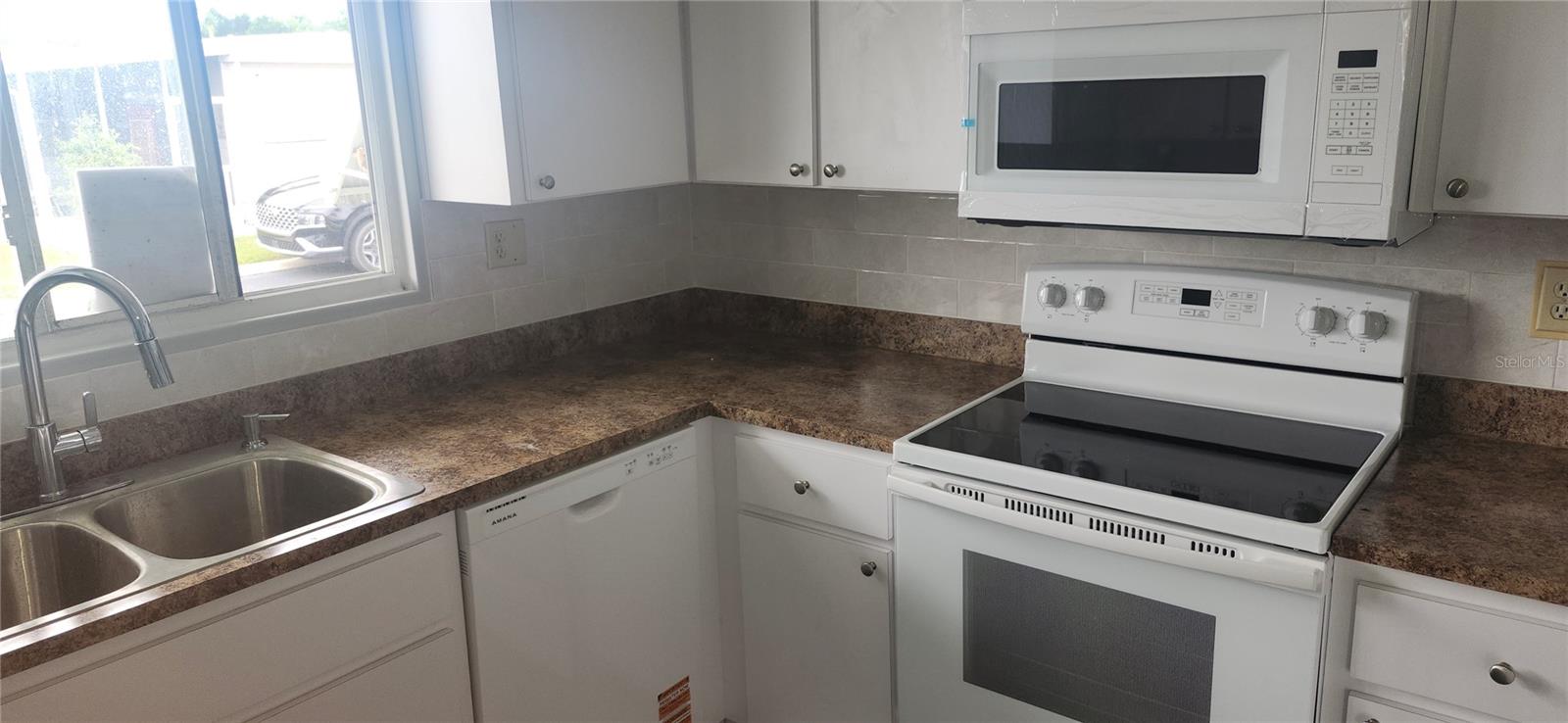 W7877266 Property Photo