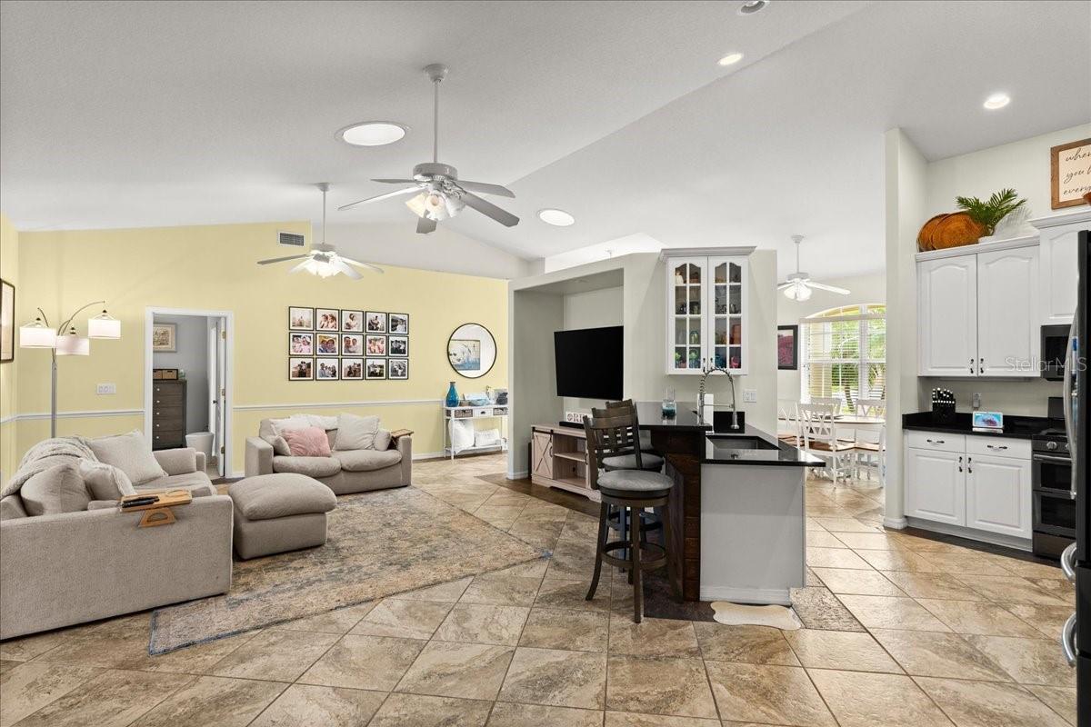 124 SAN REMO DR, EDGEWATER, FL, 32141