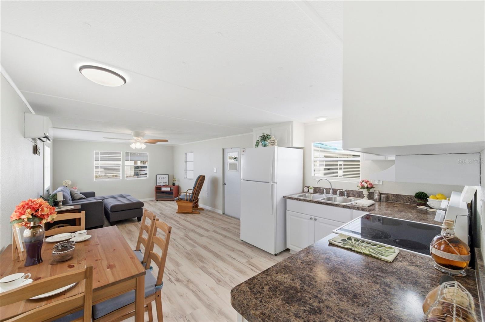 W7877272 Property Photo