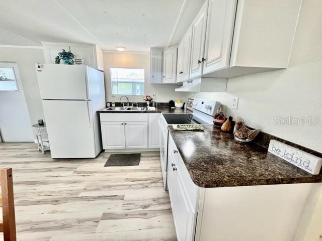 W7877272 Property Photo