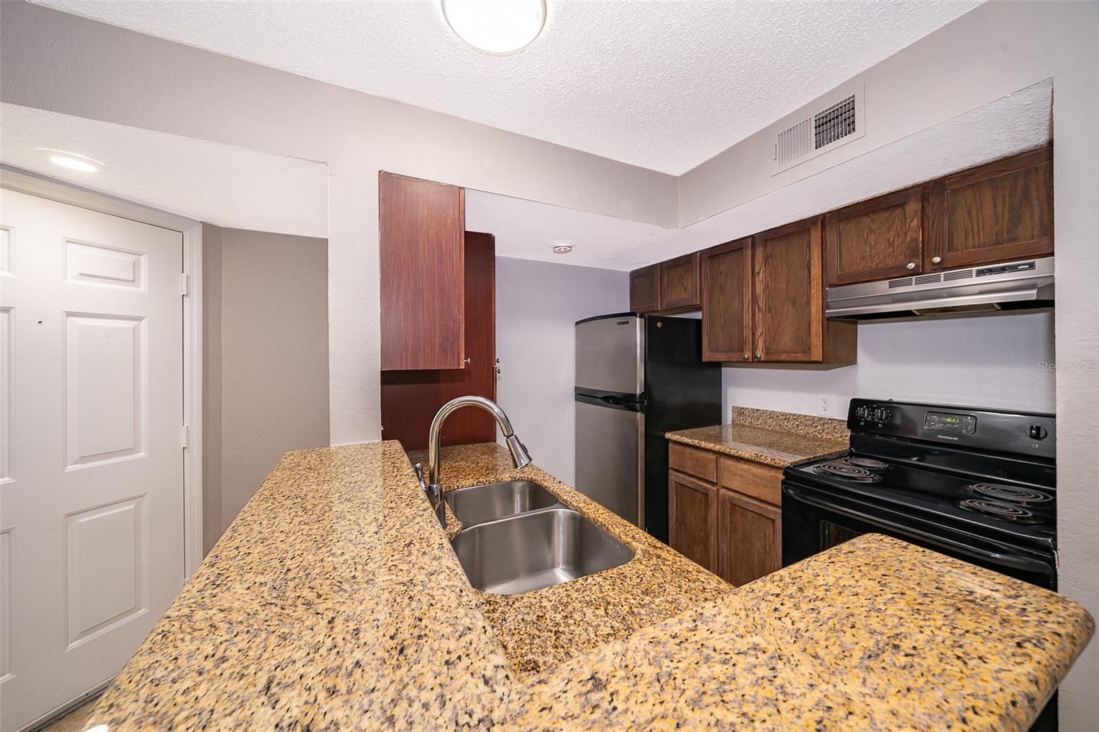 5140 CONROY RD #16, ORLANDO, FL, 32811