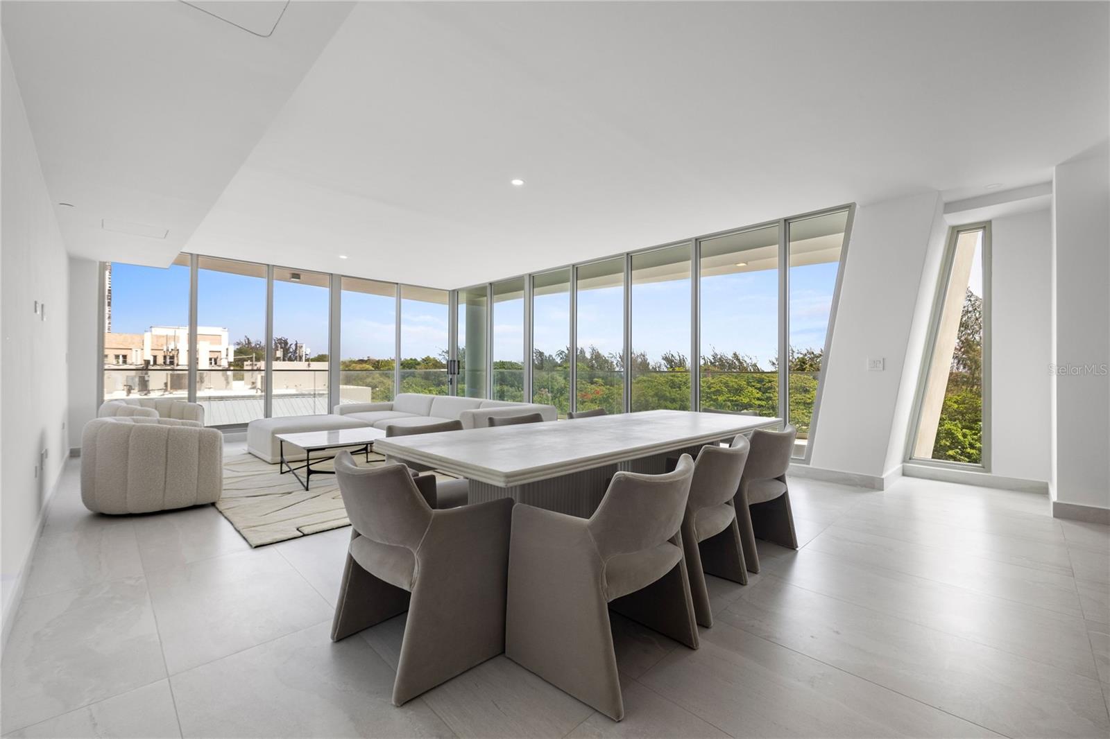 PR9114838 Property Photo