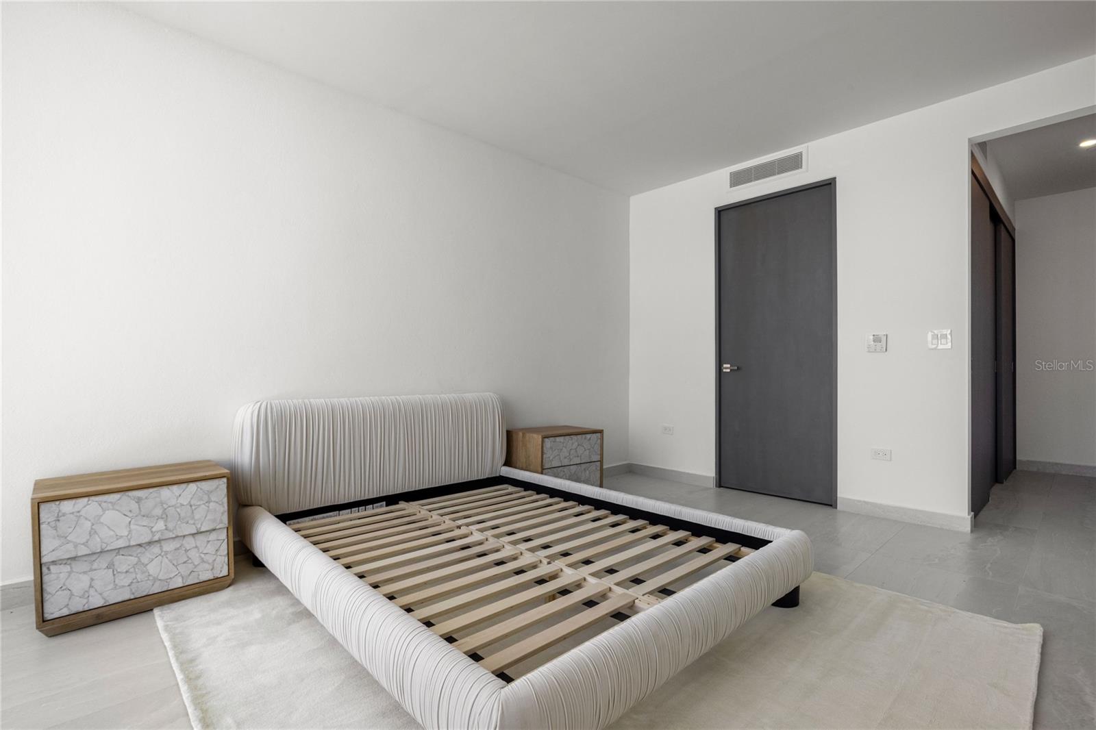 PR9114838 Property Photo