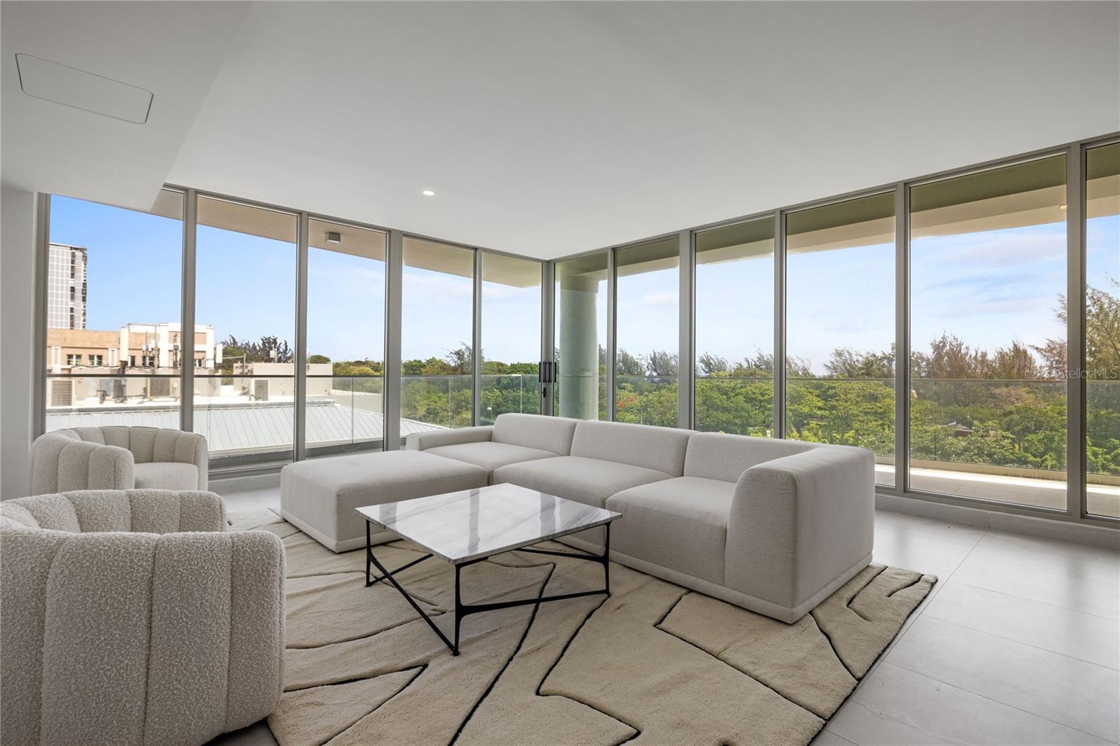 PR9114838 Property Photo