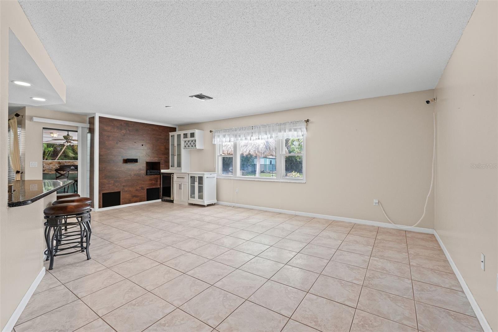 A4658775 Property Photo
