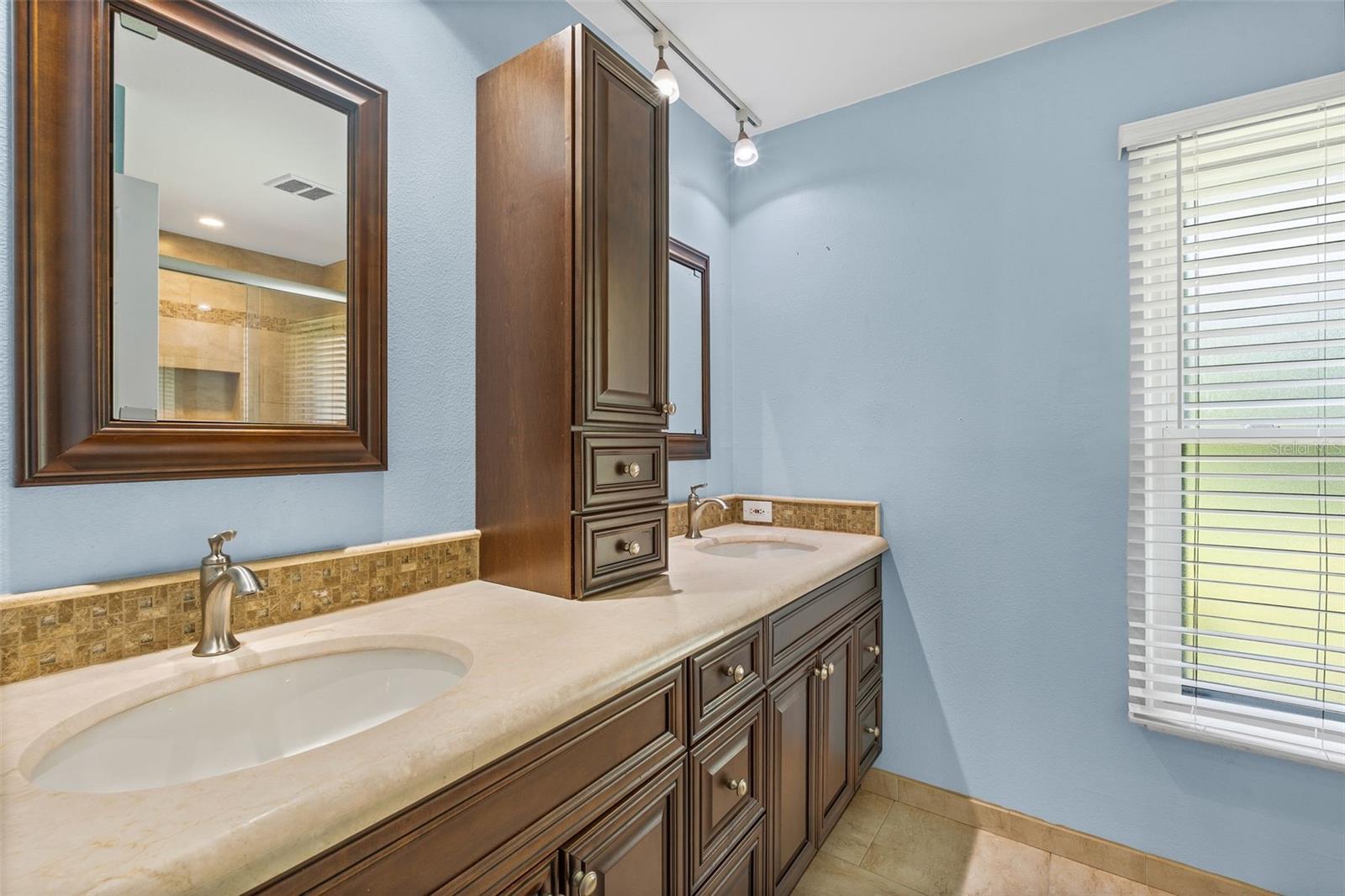 A4658775 Property Photo