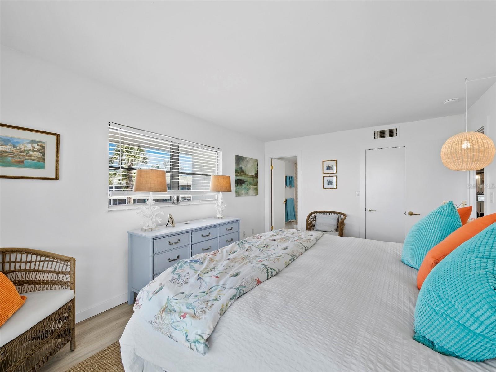 6925 GULF OF MEXICO DR #24, LONGBOAT KEY, FL, 34228