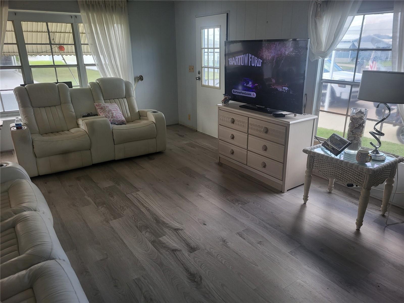 P4935525 Property Photo