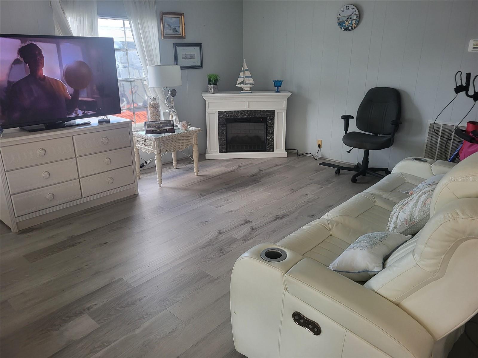 P4935525 Property Photo