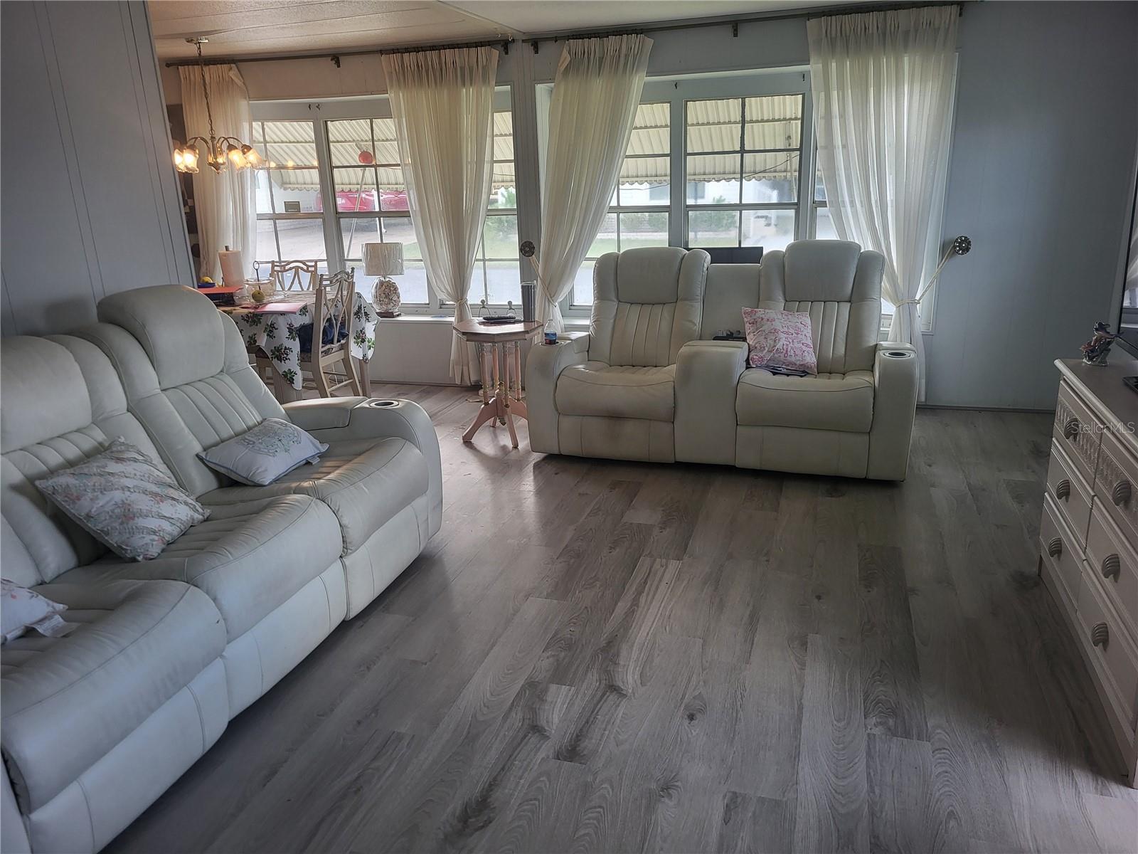 P4935525 Property Photo