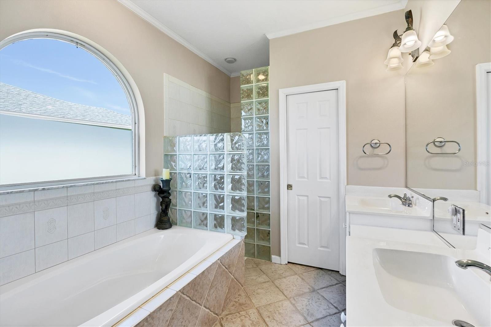 A4658797 Property Photo