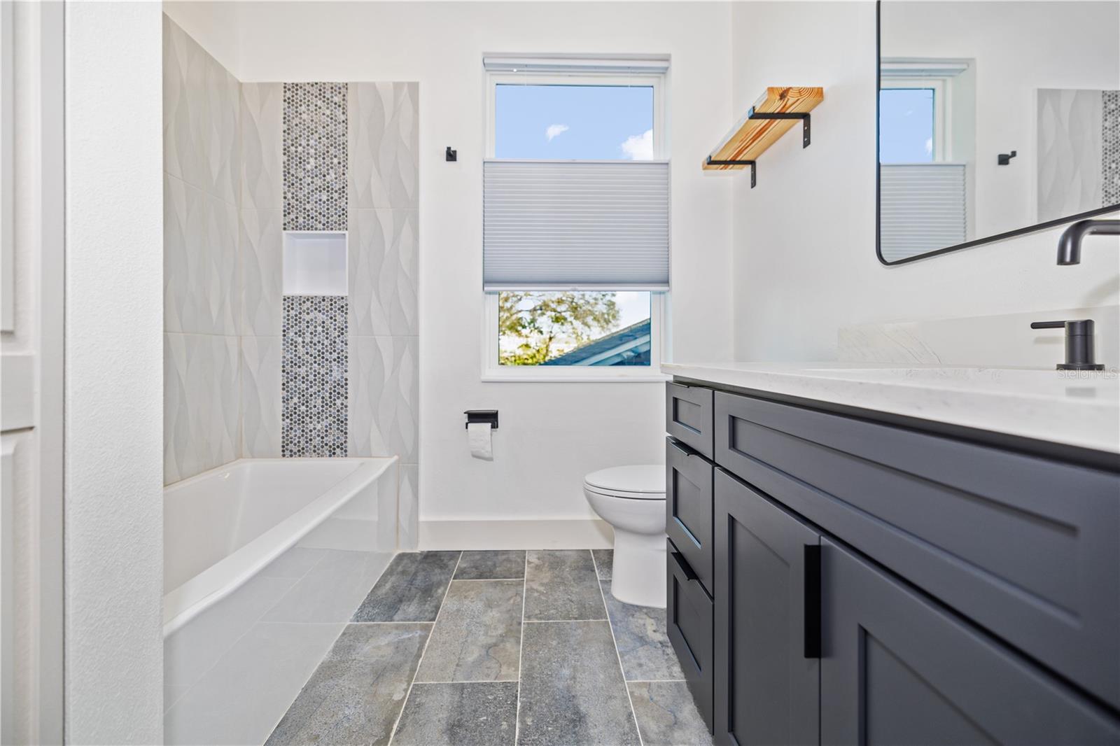 CONNECTING GUEST BATH