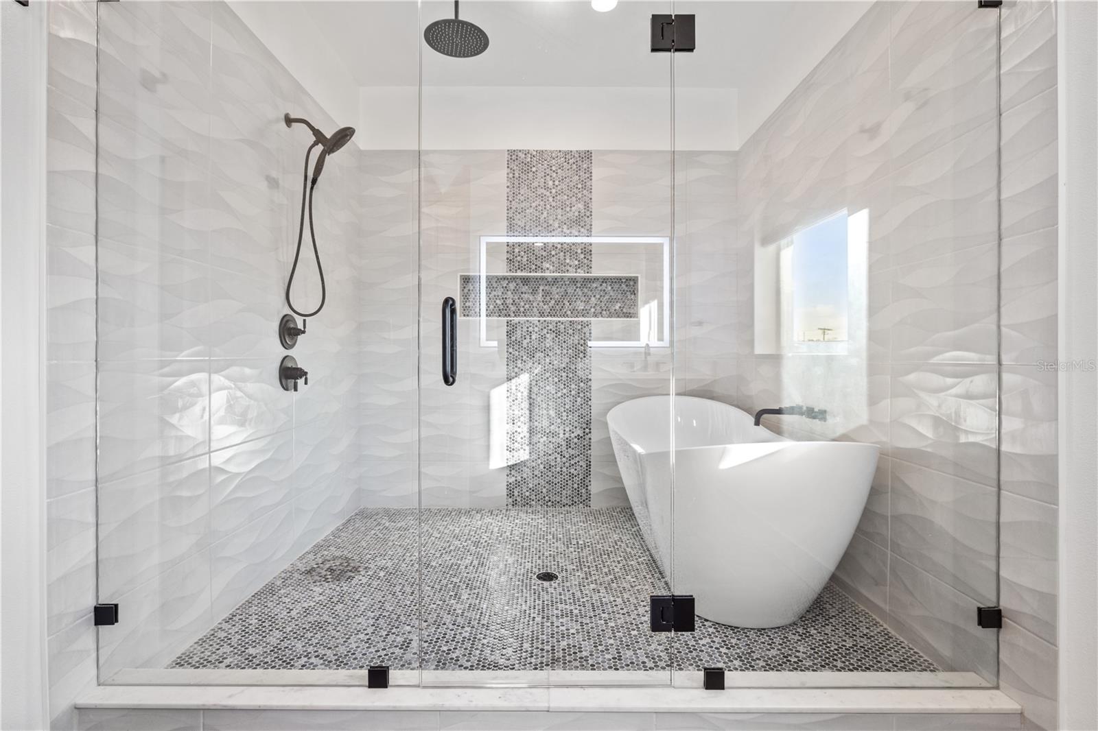 UP STAIRS PRIMARY BATHROOM SUITE