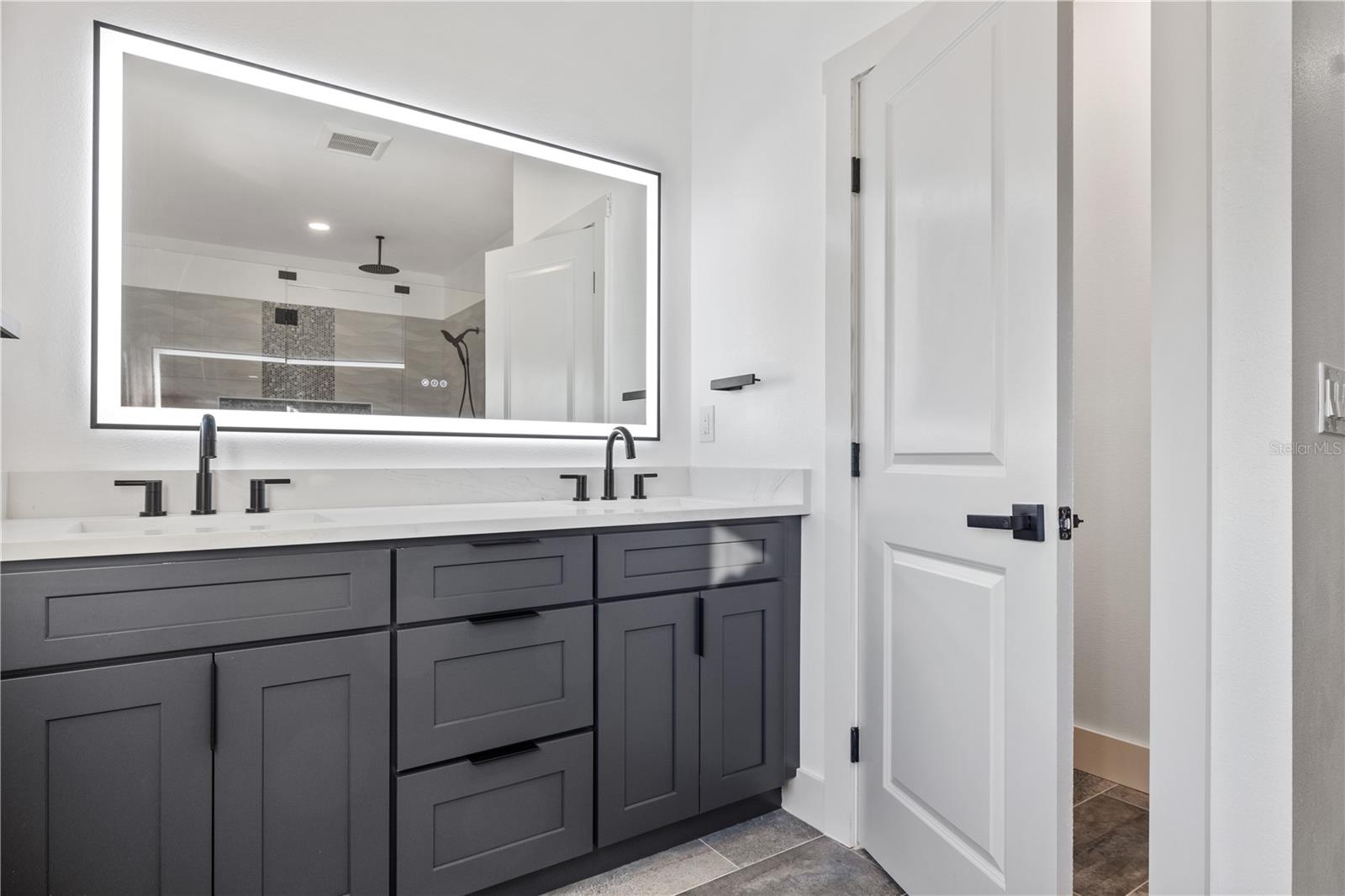 UP STAIRS PRIMARY BATHROOM SUITE