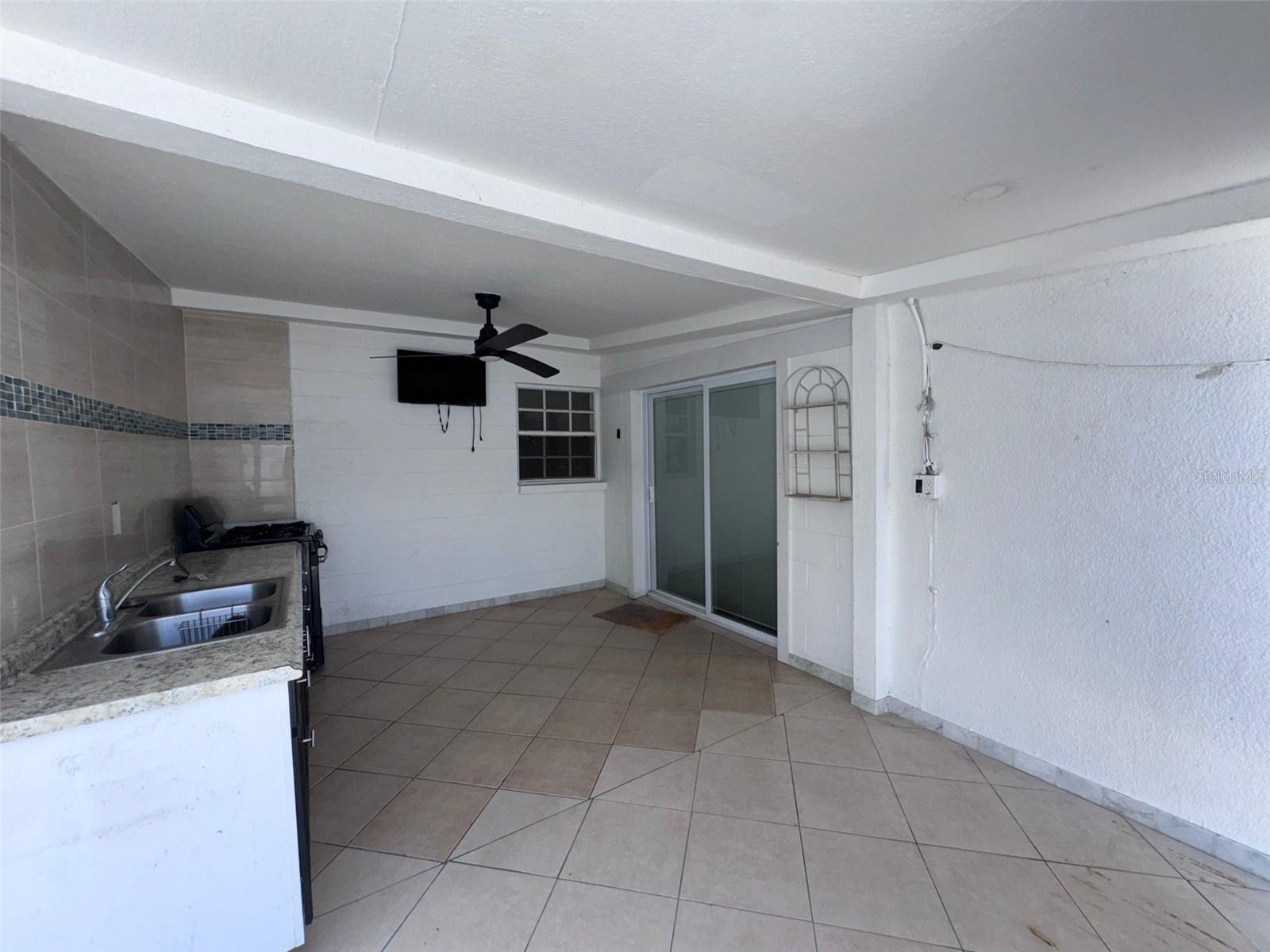 6017 BLOSSOM AVE, TAMPA, FL, 33614