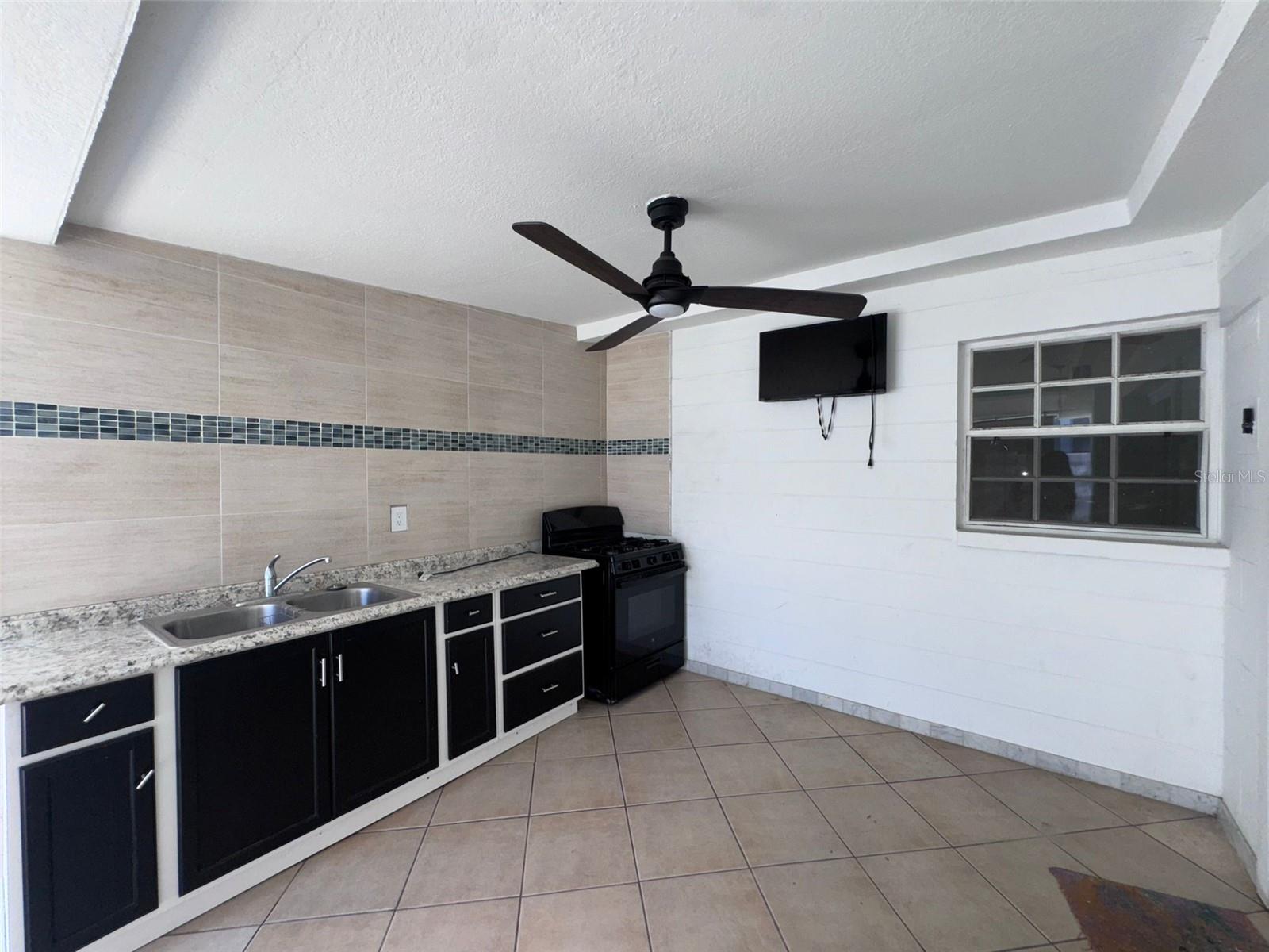 6017 BLOSSOM AVE, TAMPA, FL, 33614