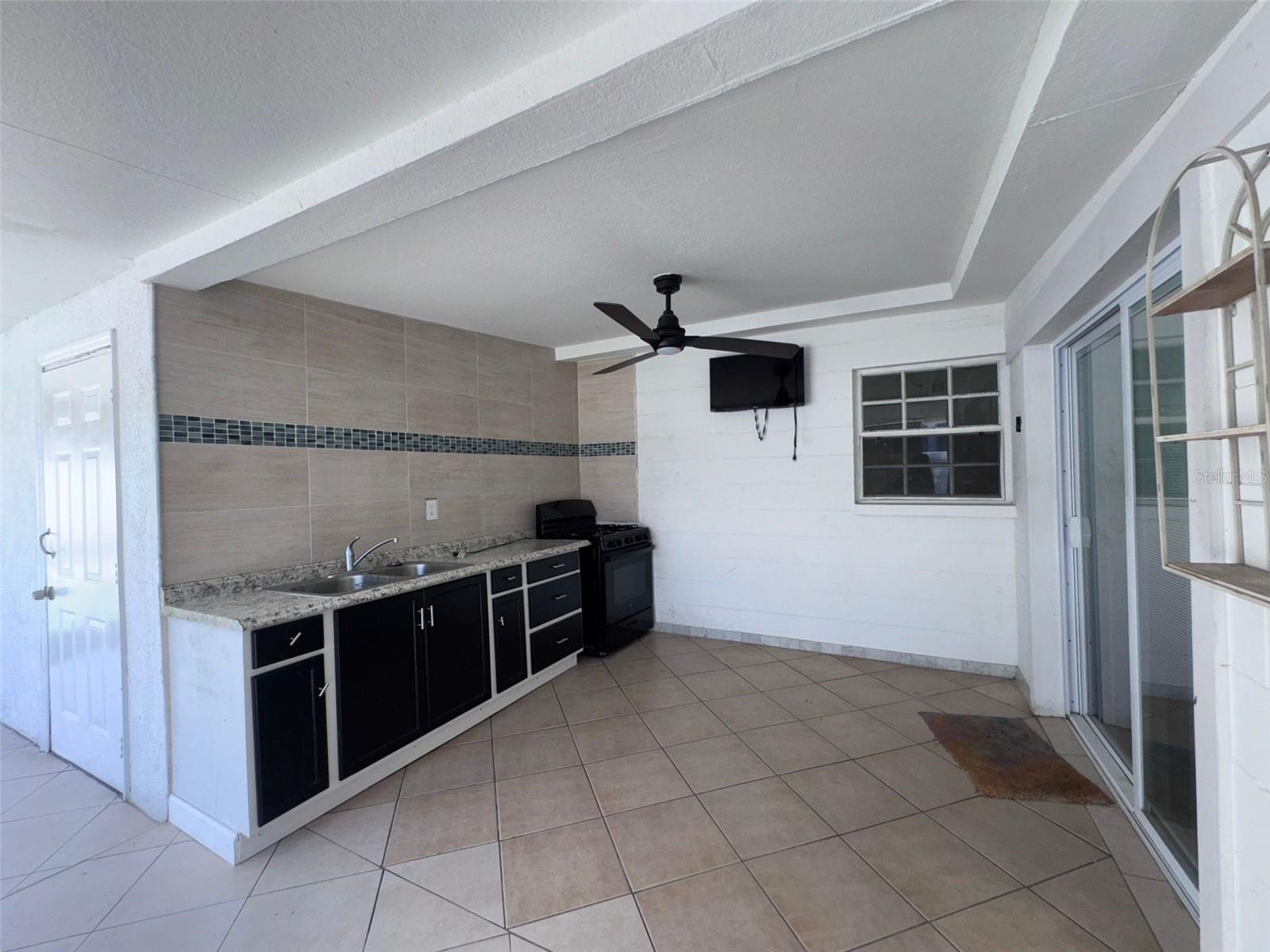 6017 BLOSSOM AVE, TAMPA, FL, 33614