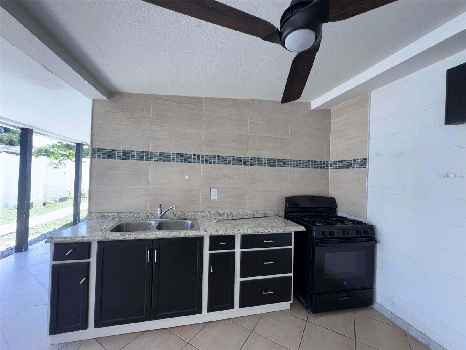 6017 BLOSSOM AVE, TAMPA, FL, 33614