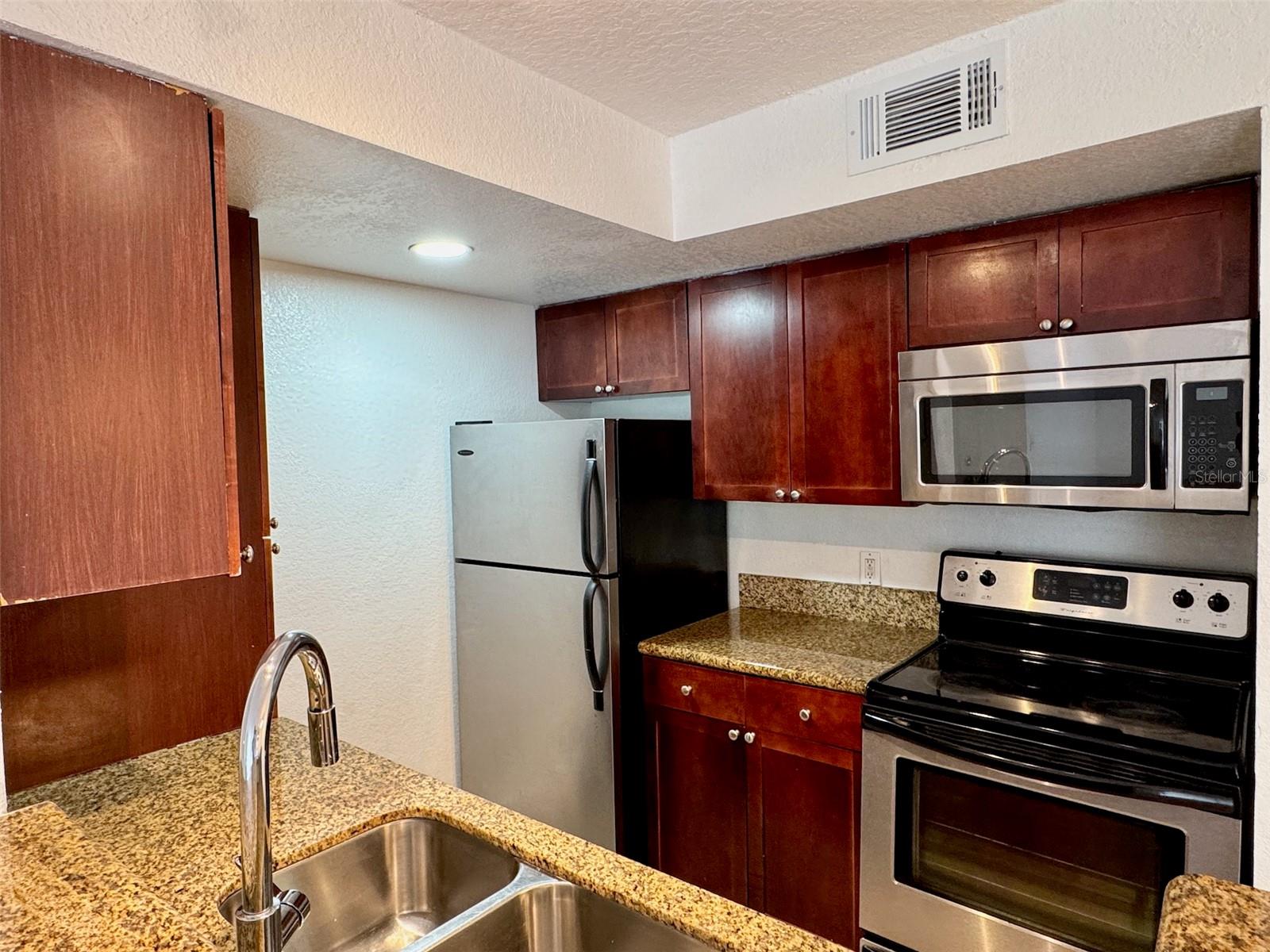 5144 CONROY RD #1028, ORLANDO, FL, 32811