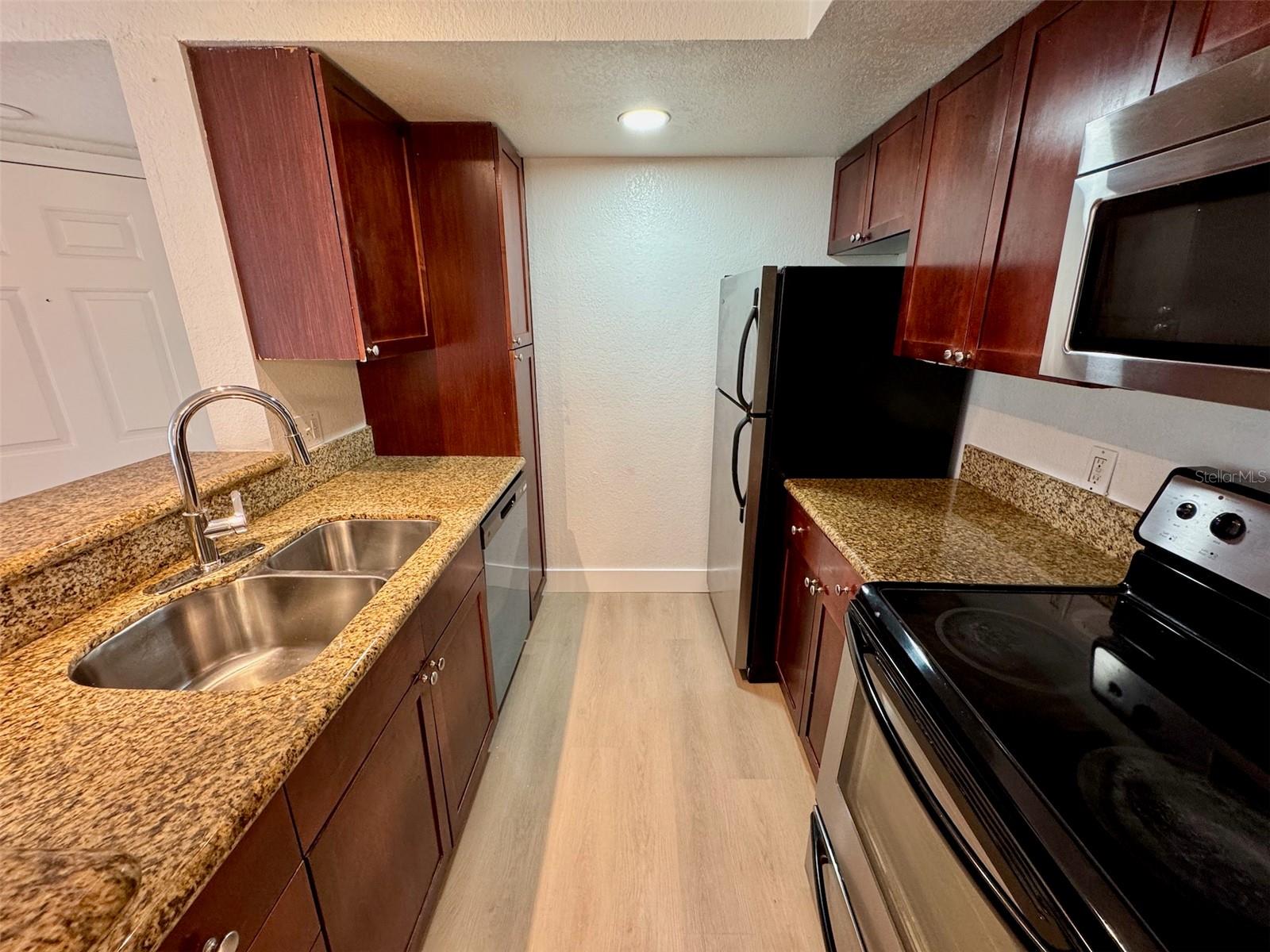 5144 CONROY RD #1028, ORLANDO, FL, 32811