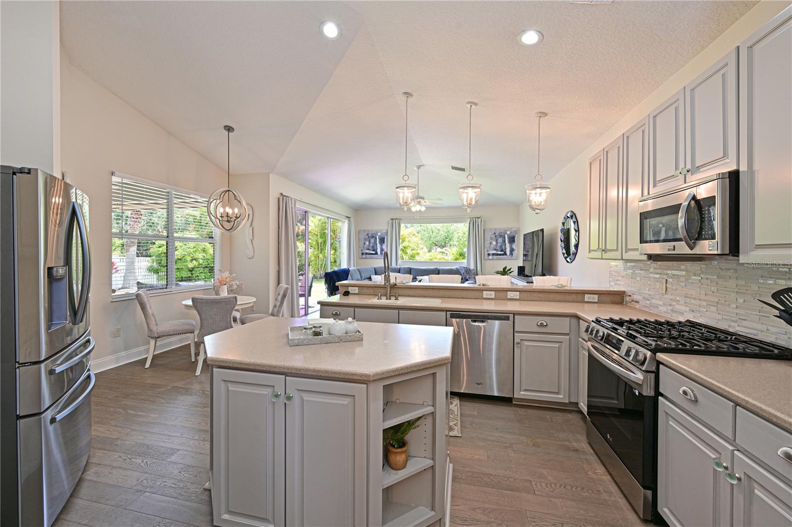 211 DAHLIA CT, BRADENTON, FL, 34212