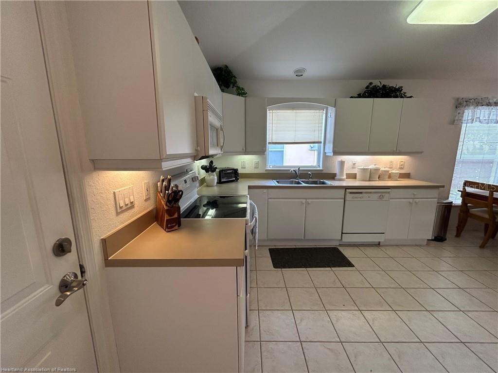 84 CLUBHOUSE LN, SEBRING, FL, 33876