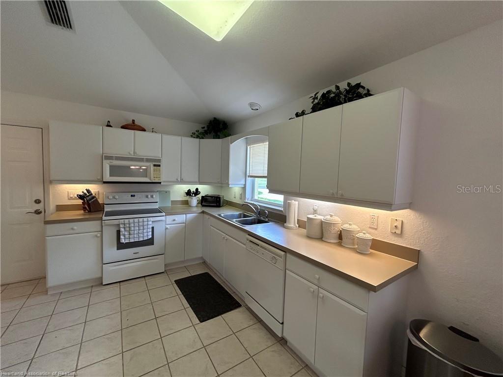 84 CLUBHOUSE LN, SEBRING, FL, 33876