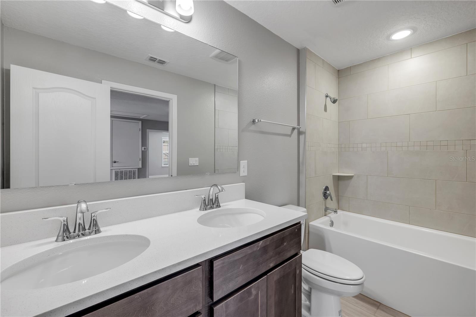 2211 ELEGANT MANOR CIR, EDGEWATER, FL, 32141