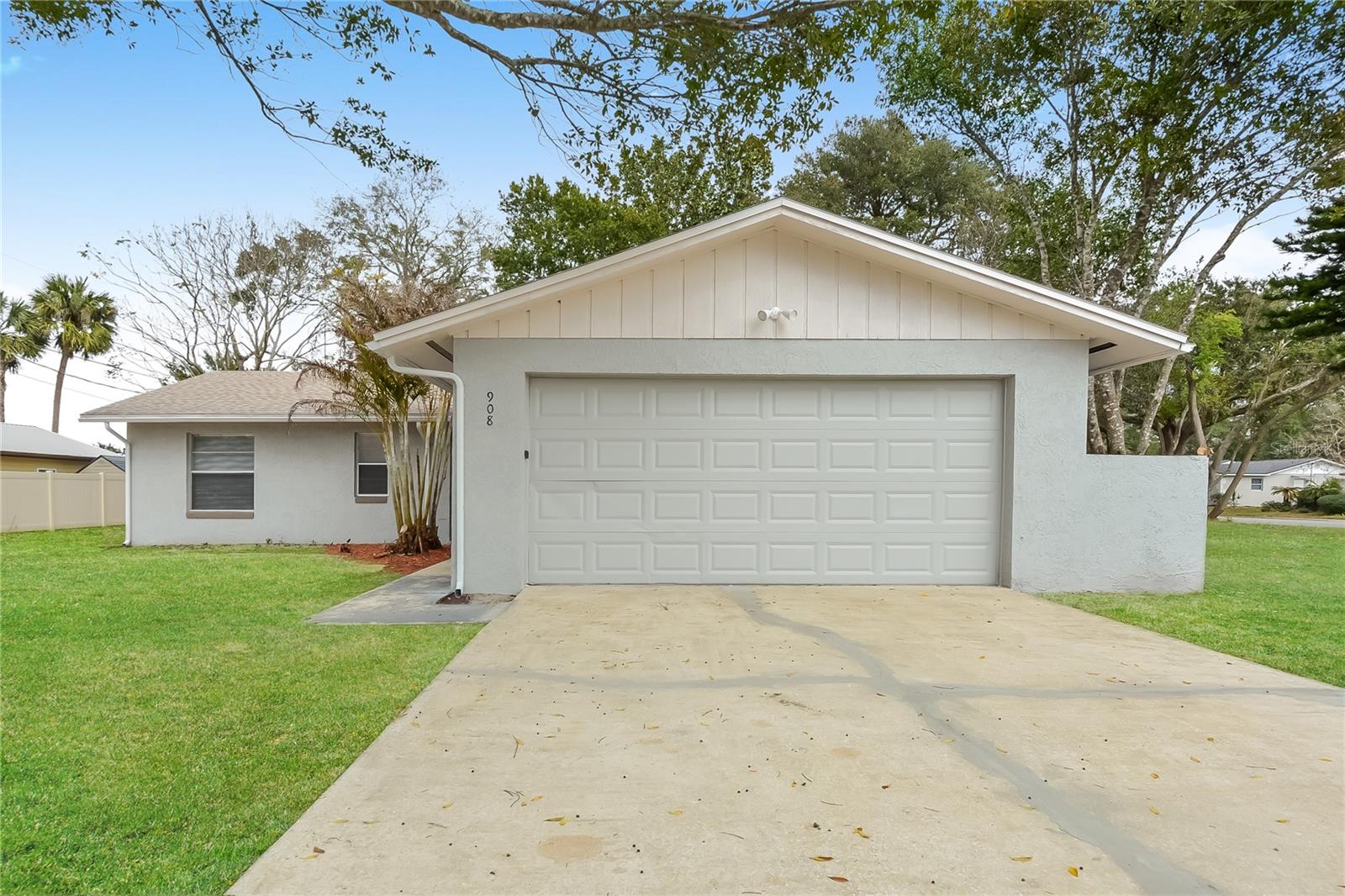 908 E NORMANDY BLVD, DELTONA, FL, 32725