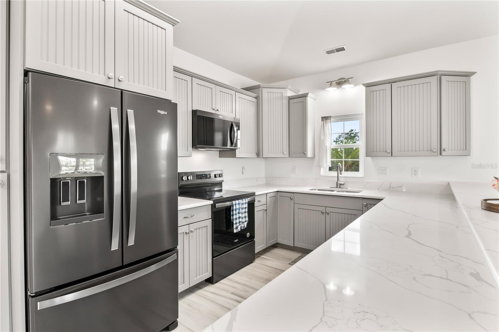 24490 YACHT CLUB BLVD, PUNTA GORDA, FL, 33955