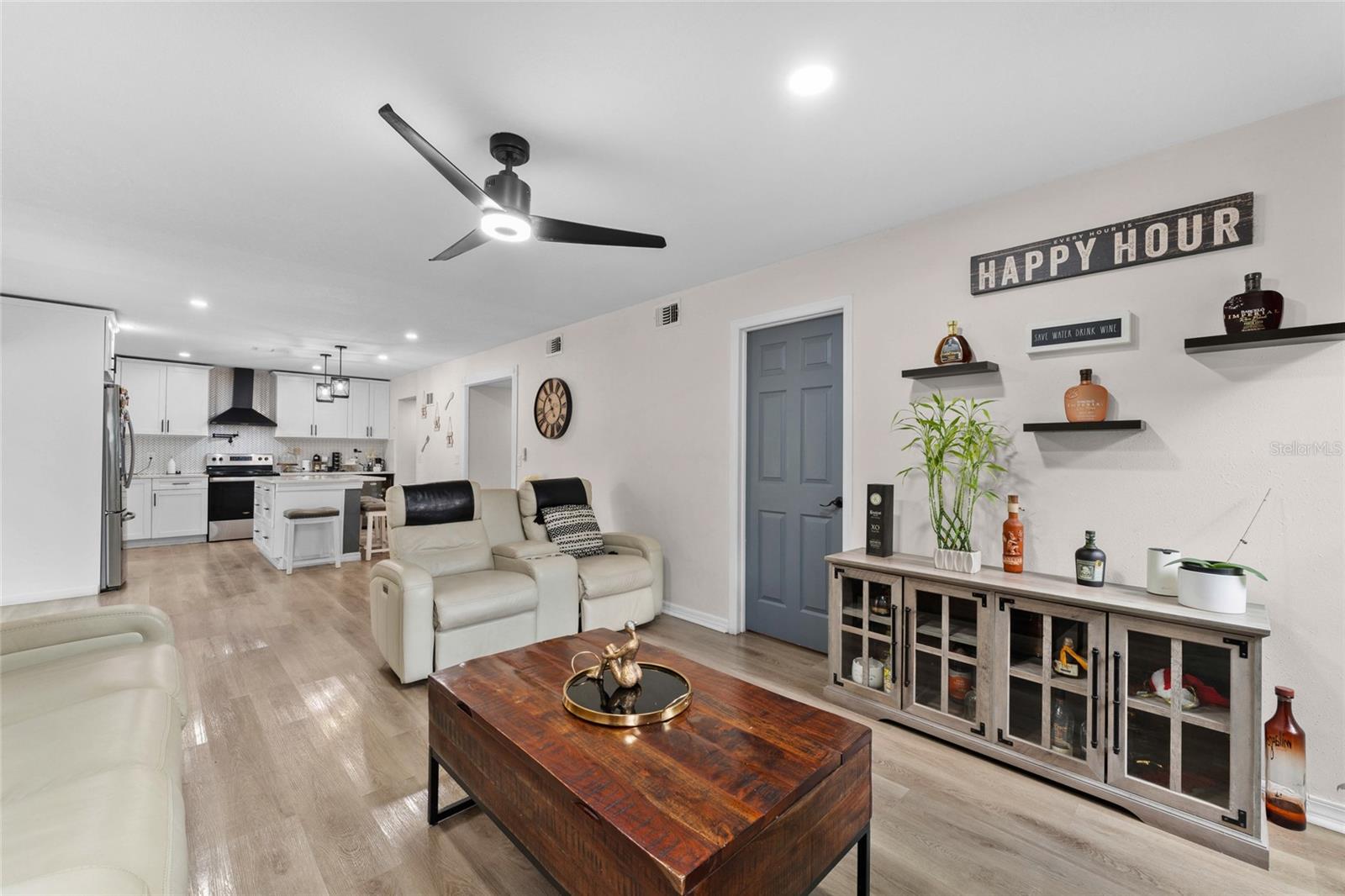 7712 WINGING WAY DR, TAMPA, FL, 33615