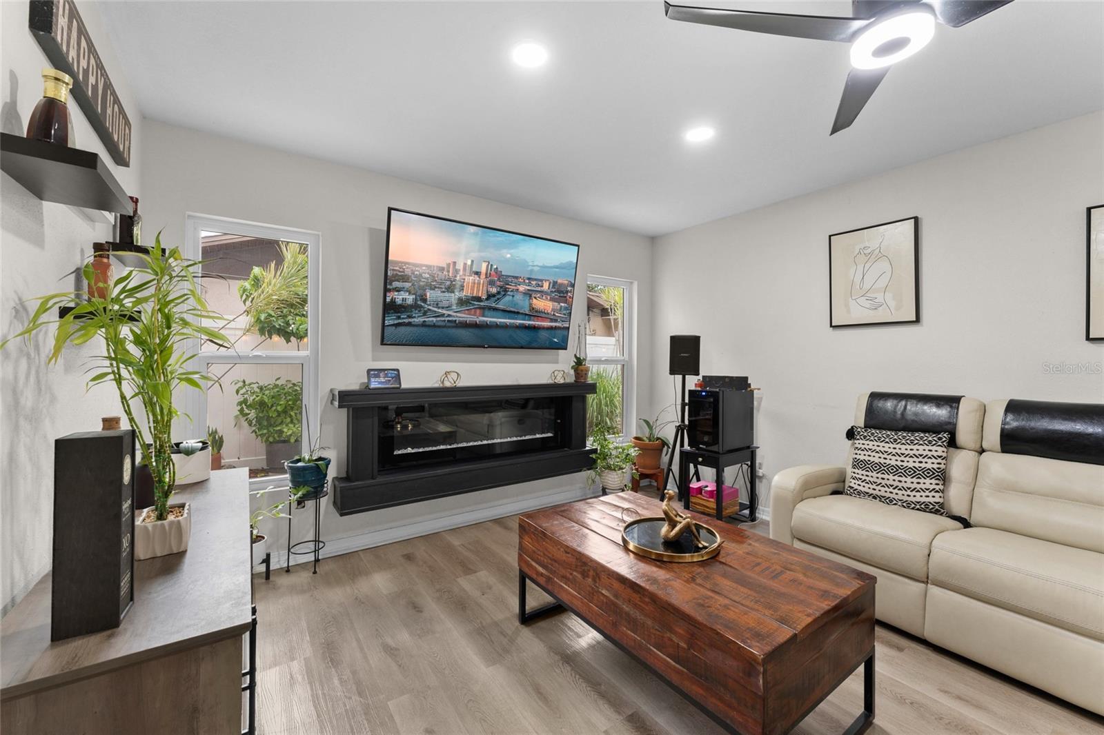 7712 WINGING WAY DR, TAMPA, FL, 33615